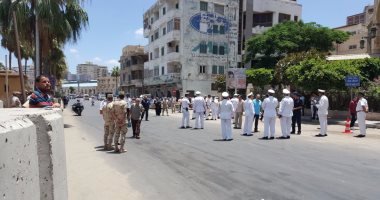 بالفيديو والصور.. المئات يشيعون جثمان الشهيد تامر شاهين فى جنازة عسكرية بالإسكندرية