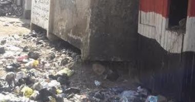 تراكم القمامة يهدد صحة الأهالى بقرية مشطا فى سوهاج