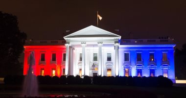 البيت الأبيض يتزين بألوان العلم الأمريكى احتفالا بعيد الاستقلال