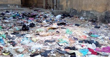 بالصور.. تراكم القمامة بمساكن طابا فى محافظة الشرقية
