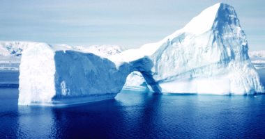 انهيار جبل جليد ضخم فى القارة القطبية الجنوبية