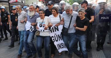 بالصور.. الشرطة التركية تقمع مسيرة محتجين يطالبون بـ"العدالة"