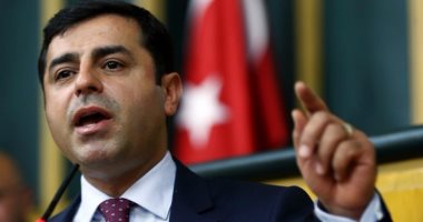زعيم حزب موال للأكراد فى تركيا يرفض المثول أمام المحكمة مكبل اليدين
