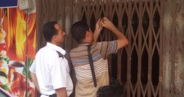 محافظة الإسكندرية تغلق وتشمع 3 محلات بدون ترخيص بحي شرق