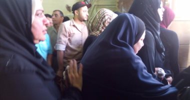 بالفيديو.. بكاء والدة الشهيد أحمد الشبراوى أثناء تشييع جثمانه بالشرقية