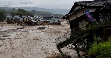 إعصار يجتاح إحدى الجزر الكبرى فى اليابان بعد تحوله لعاصفة إستوائية