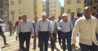 بالصور.. وزير الإسكان يتفقد مشروعات إسكان العشوائيات ببورسعيد