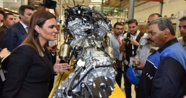 وزيرة الاستثمار تطلق إشارة الإنتاج الجديد لسيارة "تويوتا فورتشنر 2017"