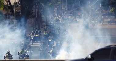 بالصور.. المعارضة الفنزويلية تحتشد لليوم الـ100 متشجعة بإطلاق سراح زعيمها "لوبيز"