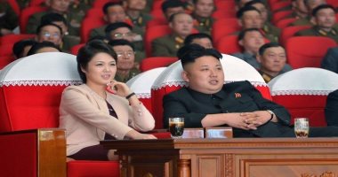 لأول مرة.. ظهور زوجة زعيم كوريا الشمالية للاحتفال بإطلاق صاروخ عابر للقارات
