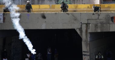 بالصور.. قتيل وعشرات الجرحى خلال تظاهرات ضد الرئيس مادورو فى فنزويلا