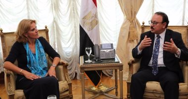 وزير الاتصالات يبحث مع نائب رئيس شركة TomTom العالمية خطة تواجدها بمصر