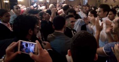 بالصور.. طارق يحيى ورئيس الإسماعيلى السابق ونجوم الدراويش فى حفل زفاف "عمورى"