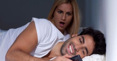 استشارى علم نفس: 7 علامات تدل على خيانة الزوج الإلكترونية