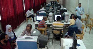 توافد طلاب تنسيق المرحلة الأولى على معامل جامعة عين شمس لتسجيل الرغبات