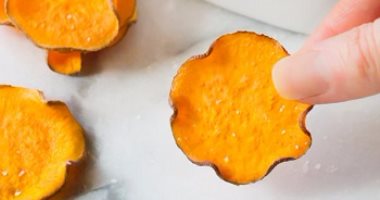طريقة عمل شيبسى البطاطا الحلوة