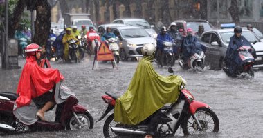 بالصور.. إعصار "تالاس" الاستوائى يغرق شوارع فيتنام