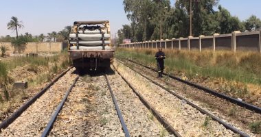 السكة الحديد تواصل أعمال تجديدات خط نجع حمادى  - فرشوط
