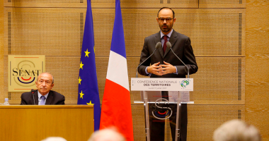 رئيس وزراء فرنسا يتراجع "مؤقتا" عن رفع سن المعاشات ضمن إصلاحات القانون