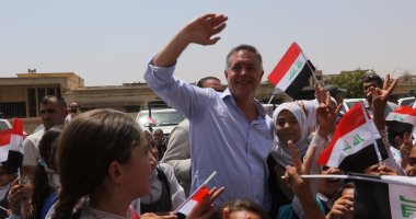 بالصور.. سفير الاتحاد الأوروبى يزور إحدى المدارس فى الموصل