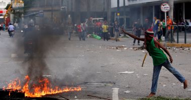 تظاهر مئات الفنزويليين ضد حكومة الرئيس مادورو