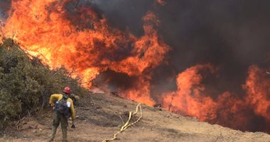النيران تستعر فى غابات كولورادو مع سوء الأحوال الجوية