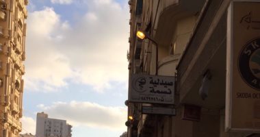قارئ يرصد أعمدة إنارة مضاءة نهاراً فى شارع الفتح بالإسكندرية