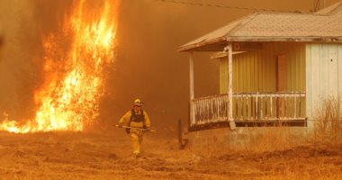 بالصور.. حرائق الغابات فى كاليفورنيا خارج السيطرة