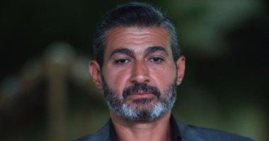 ياسر جلال مع صناع مسلسلى "ظل الرئيس ورحيم" رمضان المقبل