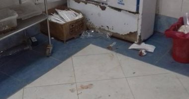 بالصور.. قارئ يرصد انتشار القمامة داخل مستشفى أهناسيا فى بنى سويف