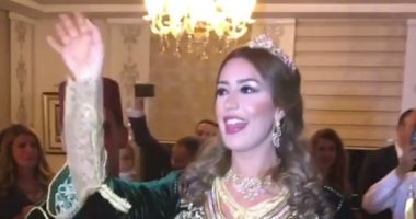 بالفيديو والصور.. حفل خطوبة المطربة جنات على الطريقة المغربية