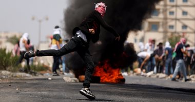 بالصور.. اشتباكات عنيفة بين قوات الاحتلال الإسرائيلى وفلسطينيين برام الله