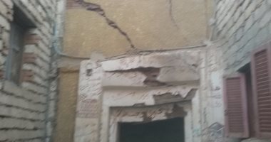 بالفيديو والصور.. مأساة 7 أسر تصدعت منازلهم فى بنى سويف