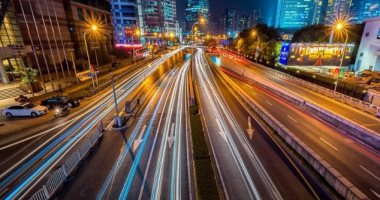 تطوير طرق سريعة ذكية للتنقل بين المدن الذكية