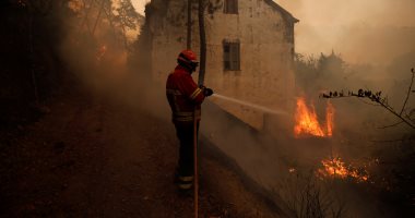 بالصور.. النيران تلتهم مئات الهكتارات من الغابات فى البرتغال