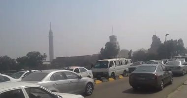 كثافات مرورية بمحيط جامعة القاهرة وكوبرى عباس بسبب زيادة الأحمال