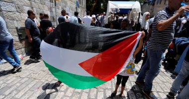 احتفالات فى القدس بإلغاء الإجراءات الأمنية وفتح المسجد الأقصى
