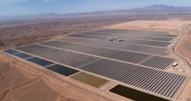 الكهرباء تستغل 4 آلاف كيلو متر بالصعيد لإنشاء محطات شمسية جديدة.. الوزارة تستهدف الوصول إلى 42% من الطاقة المتجددة بحلول 2035.. وتعاقدات جديدة بقدرة 2500 ميجا وات لتوليد الكهرباء من الشمس و الرياح