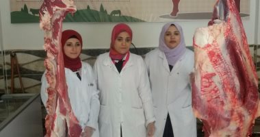 بالصور .. ثلاث طبيبات يفتتحن محل جزارة لبيع اللحوم للمواطنين فى بنى سويف