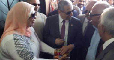 بالصور.. محافظ بورسعيد يستنكر تجهيزات مجمع افتتحه رئيس مصلحة الجمارك
