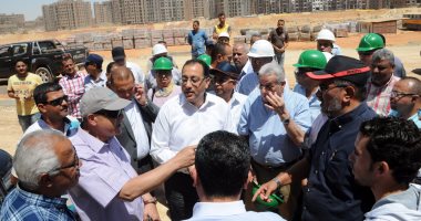 وزير الإسكان لـ"طلاب هندسة القاهرة": ما يحدث بالعاصمة الإدارية الجديدة معجزة