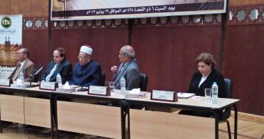 عضو بهيئة كبار العلماء: هناك أصوات تعوى ليلا ونهارا وتنفخ سمومها للتضليل 