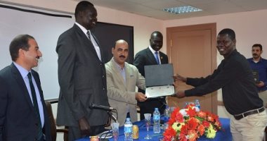 رئيس جامعة الفيوم وسفير جنوب السودان يشهدان الجلسىة الختامية لدورة أساليب البحث العلمي