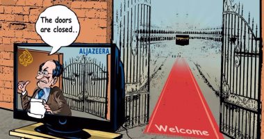 كاريكاتير بالإنجليزية يسخر من تدليس الجزيرة عن إغلاق السعودية للحج