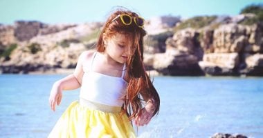 "فوتوسيشن" لطفلة يثير إعجاب مستخدمى السوشيال ميديا