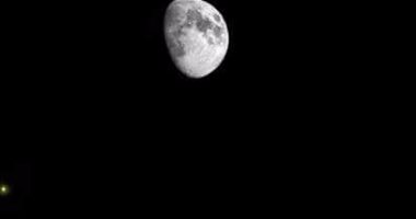 القمر الأحدب يقترن بكوكب المريخ فى ظاهرة تشاهد بالعين المجردة
