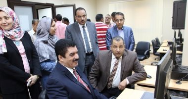 القائم بأعمال رئيس جامعة بنى سويف يفتتح سفارة المعرفة بكلية الآداب