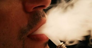 رئيس جمعية مكافحة التدخين: الشيشة في المقاهى تسبب نقل فيروس كورونا