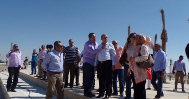 وزير الإسكان يكلف بتنفيذ 5 كيلو متر من الممشى السياحى بمطروح قبل شم النسيم
