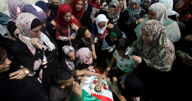 بالصور.. تشييع جثمان شهيد بالضفة الغربية.. واشتباكات مع القوات الاحتلال